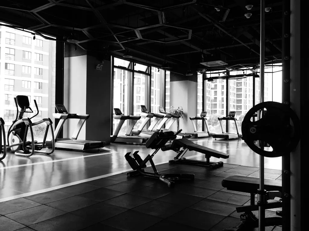 unsplash_20jX9b35r_M_gym.webp